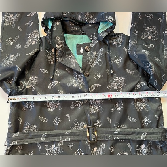 Capelli of New York Black Paisley Rain Coat Belt Hood Large - Picture 9 of 12